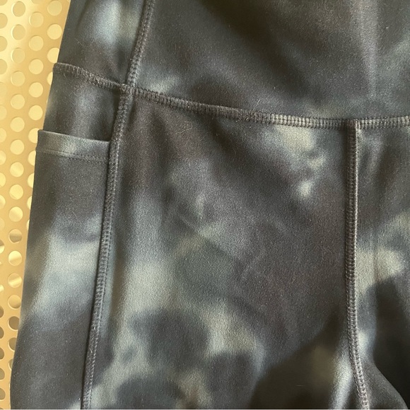 Danskin High Waisted Tie Dye Leggings Size Medium in Ocean Marble Inseam 24” - Picture 6 of 11